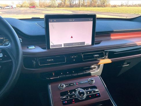 Used 2022 Lincoln Aviator Reserve w/ Class IV Trailer Tow Package image 6