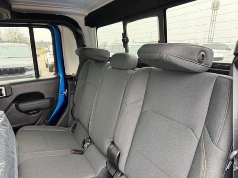 Used 2026 Jeep Gladiator Sport AWD/4WD image 10