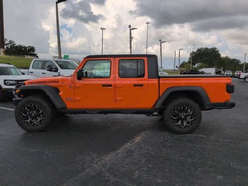 Used 2025 Jeep Gladiator Rubicon AWD/4WD image 8