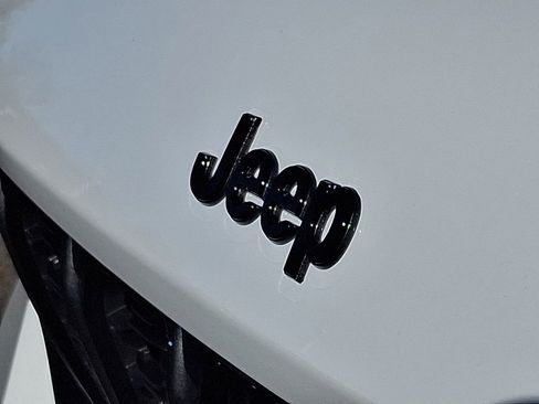 New 2025 Jeep Grand Cherokee Limited w/ Luxury Tech Group II image 17