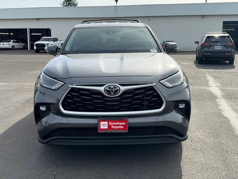 Used 2023 Toyota Highlander LE FWD image 5