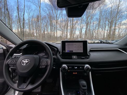 Used 2024 Toyota RAV4 XLE image 24