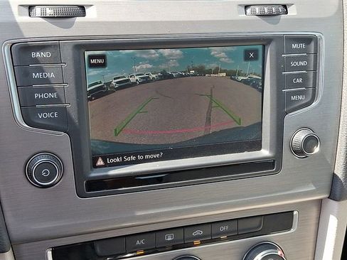 Used 2017 Volkswagen Golf S image 14