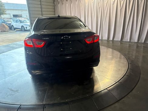 Used 2018 Chevrolet Cruze LT w/ Convenience Package FWD image 6