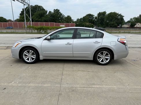 Used 2011 Nissan Altima 3.5 SR w/ 3.5SR Premium Pkg FWD image 11