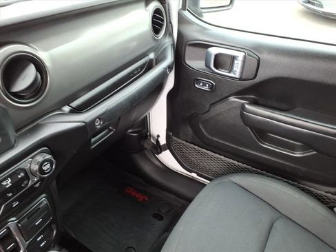 Used 2021 Jeep Gladiator Willys image 32