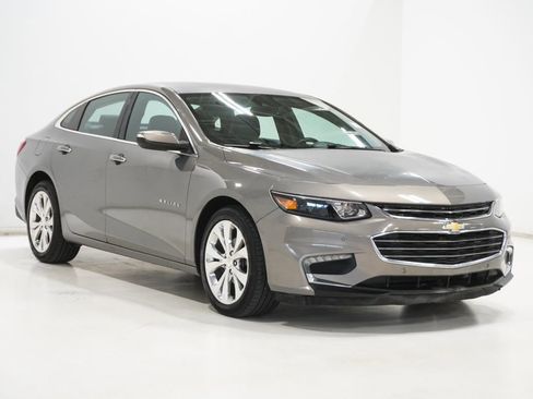 Used 2018 Chevrolet Malibu Premier w/ Driver Confidence Package image 4