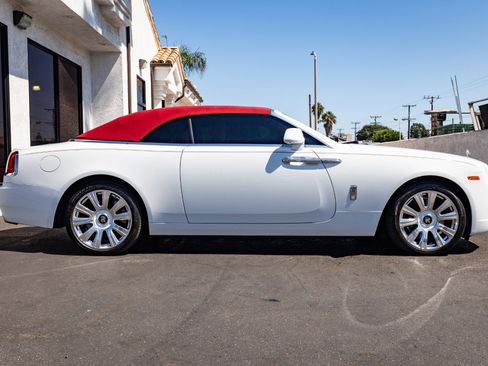 Used 2017 Rolls-Royce Dawn image 14