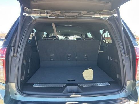 Used 2023 Chevrolet Suburban Premier image 29