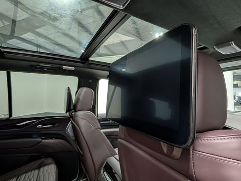 Used 2024 Cadillac Escalade V w/ LPO, ONYX Package image 23