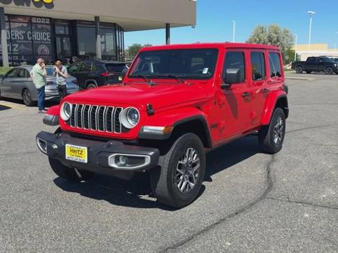 Used 2025 Jeep Wrangler Unlimited Sahara AWD/4WD image 4