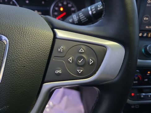 Used 2023 GMC Acadia SLT image 18