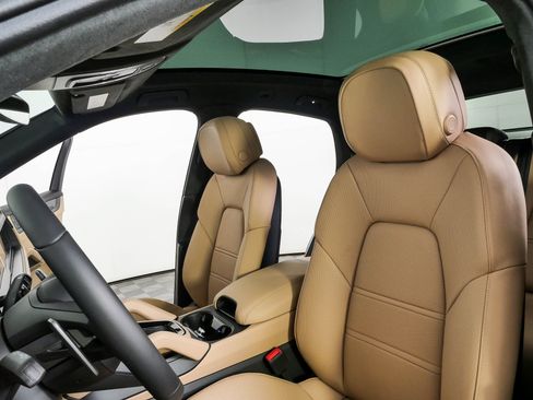 New 2026 Porsche Cayenne GTS AWD/4WD image 5