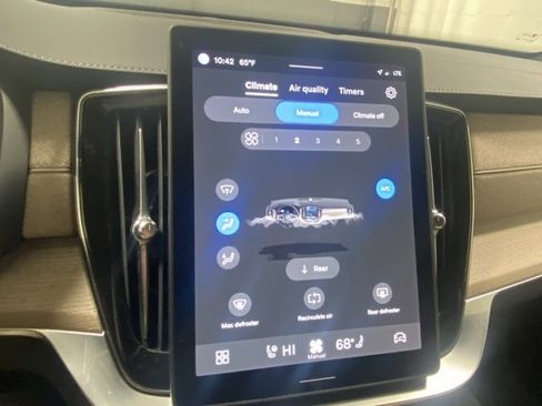 Used 2025 Volvo XC90 B6 Plus image 22