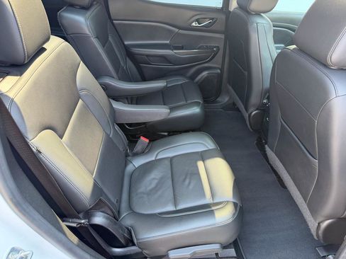 Used 2021 GMC Acadia SLT w/ Elevation Edition AWD/4WD image 13