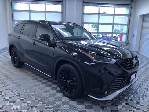 Certified 2025 Toyota Highlander XSE AWD/4WD image 35