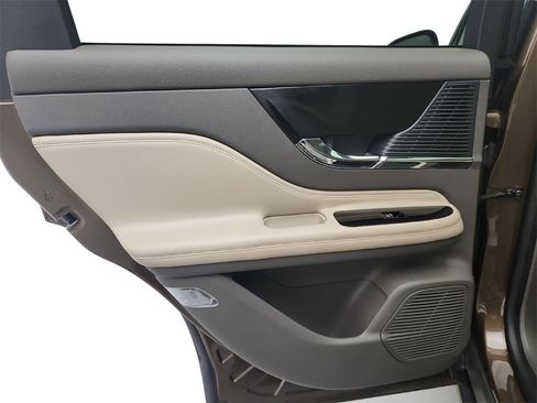 Used 2022 Lincoln Corsair Reserve w/ Sport Package image 24