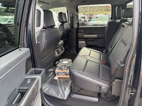 Certified 2025 Ford F250 Lariat w/ Black Appearance Package image 11