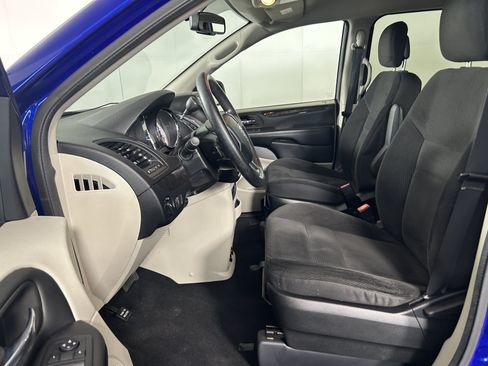 Used 2018 Dodge Grand Caravan SE w/ UConnect Hands-Free Group FWD image 10