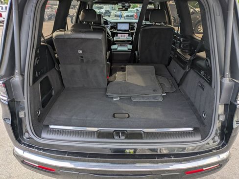 Used 2023 Jeep Grand Wagoneer Series II w/ Premium Group II AWD/4WD image 33