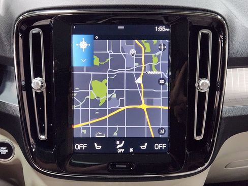 Used 2021 Volvo XC40 T5 Momentum w/ Premium Package image 37