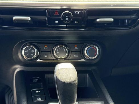Certified 2025 Nissan Kicks SV FWD image 22