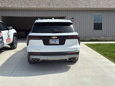Used 2026 Chevrolet Traverse LT w/ Sun and Wheel Package FWD image 9