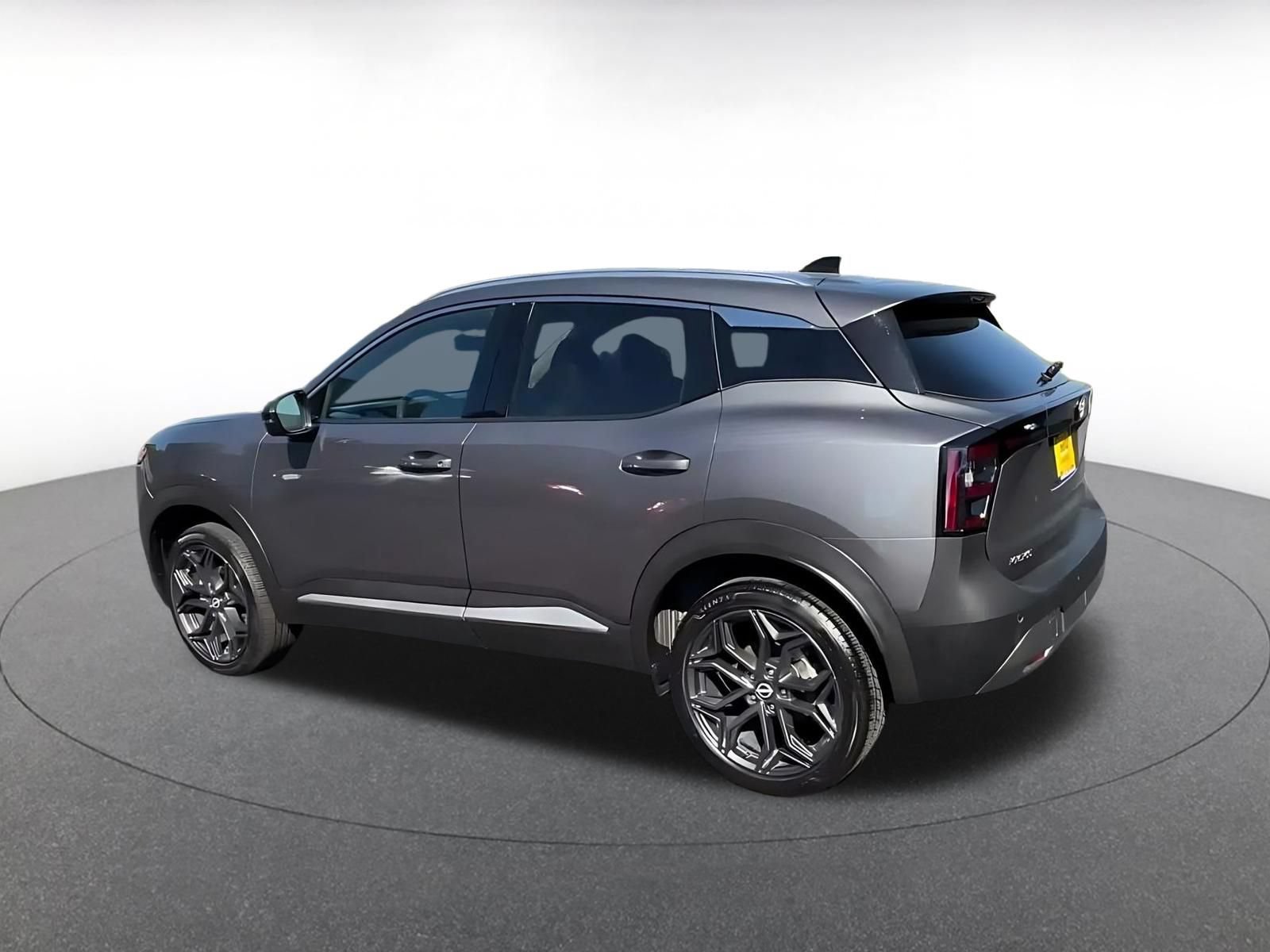 Used 2026 Nissan Kicks SR FWD image 9
