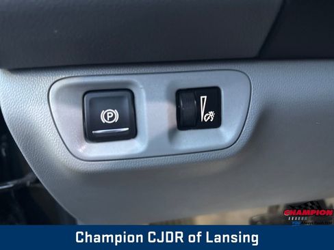 Used 2019 GMC Acadia SLE image 38