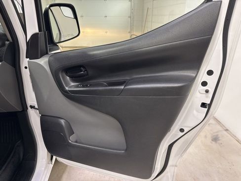 Used 2019 Nissan NV200 S image 38