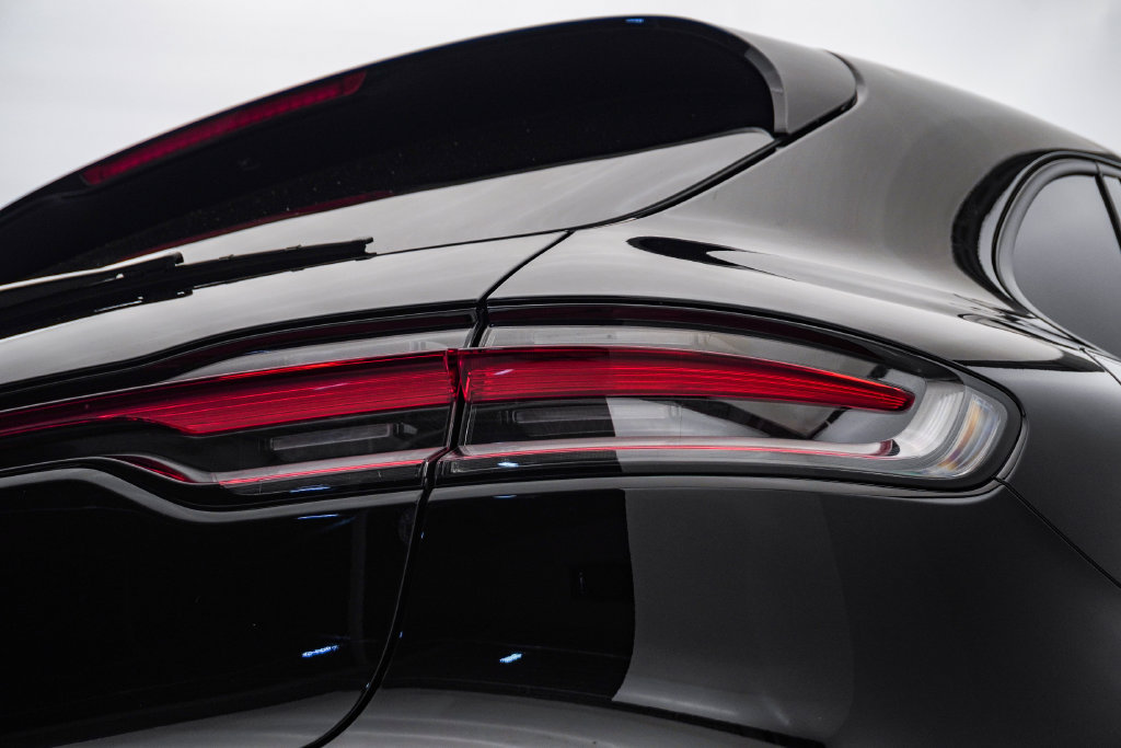 Certified 2026 Porsche Macan AWD/4WD image 12