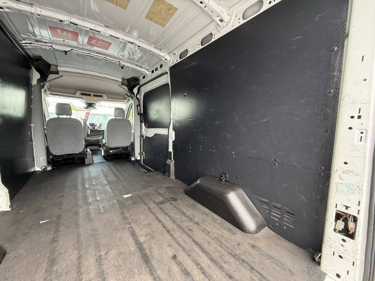 Used 2018 Ford Transit 250 148 Medium Roof RWD image 25