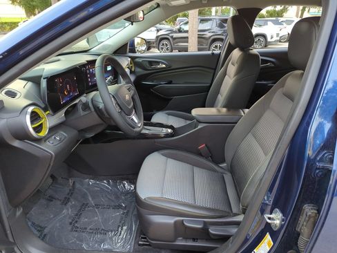 Used 2024 Chevrolet Trax LT w/ Driver Confidence Package FWD image 18