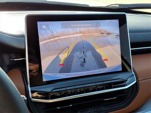 Used 2024 Jeep Compass Limited image 13