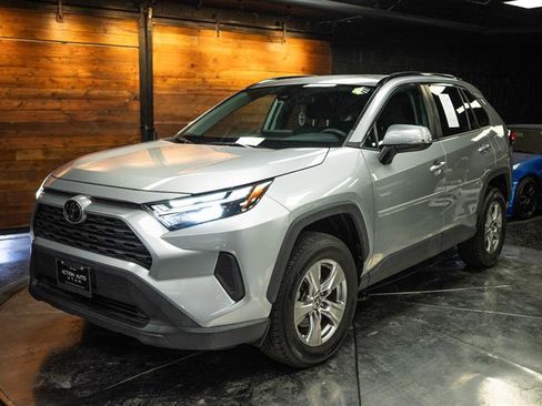 Used 2022 Toyota RAV4 XLE w/ Convenience Package image 2