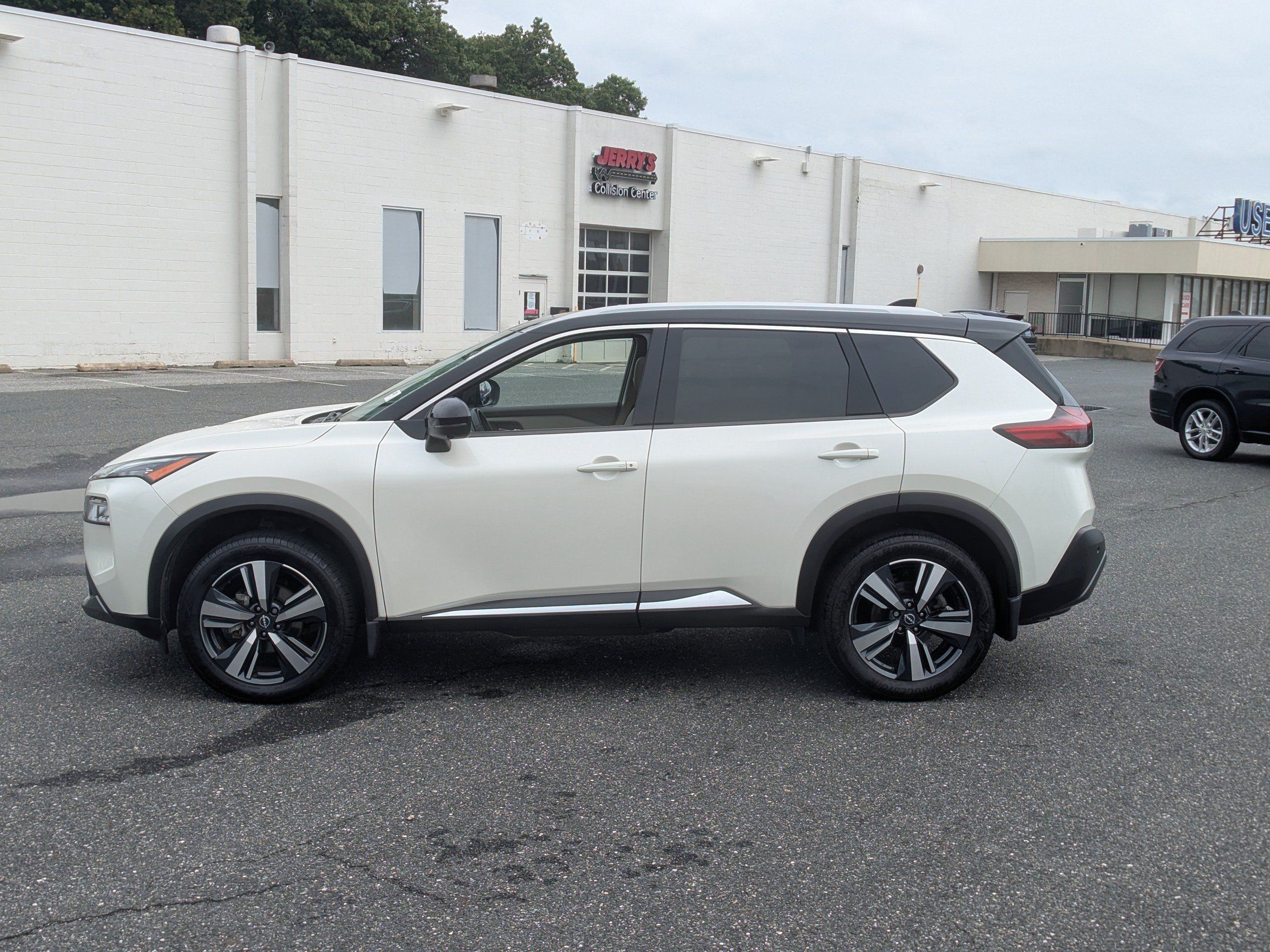 Used 2023 Nissan Rogue SL AWD/4WD image 5