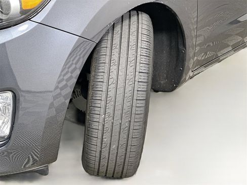 Used 2017 Kia Sedona SX image 25