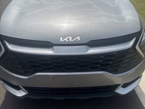 Used 2023 Kia Sportage LX image 7