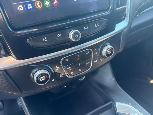 Used 2020 Chevrolet Traverse LT image 38