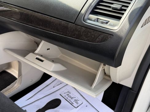 Used 2013 Dodge Grand Caravan SXT w/ UConnect Hands-Free Group FWD image 7