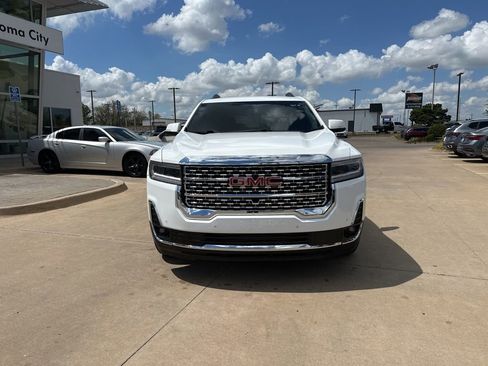 Used 2023 GMC Acadia SLT image 2
