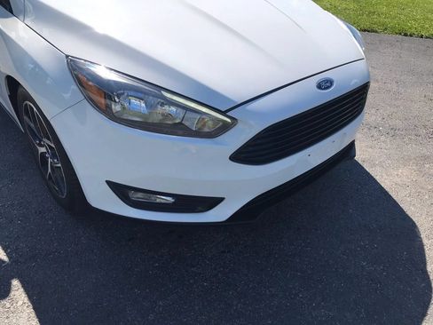 Used 2018 Ford Focus SE w/ SE Appearance Package FWD image 51