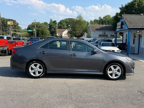 Used 2014 Toyota Camry SE FWD image 6