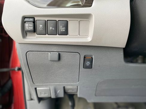 Used 2016 Toyota Sienna XLE w/ XLE Navigation Package image 29