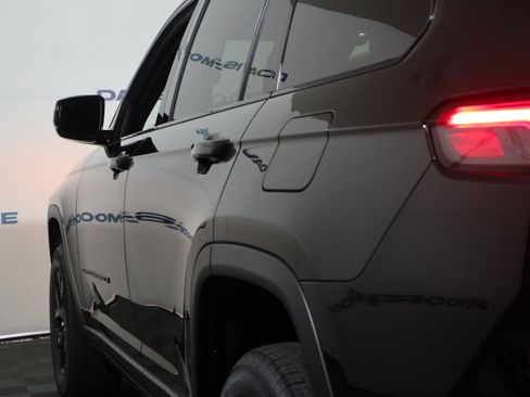 New 2025 Jeep Grand Cherokee L Altitude image 11