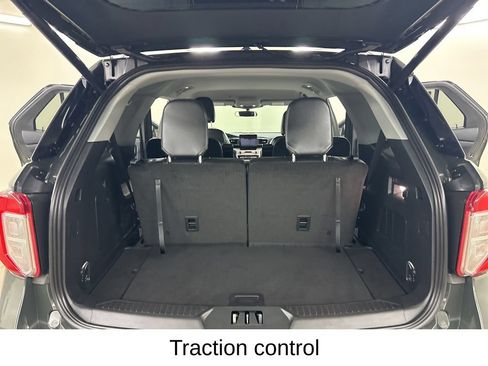 Used 2024 Ford Explorer XLT w/ Equipment Group 202A AWD/4WD image 29