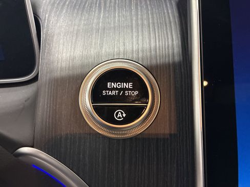 Used 2025 Mercedes-Benz GLC 300 4MATIC image 14