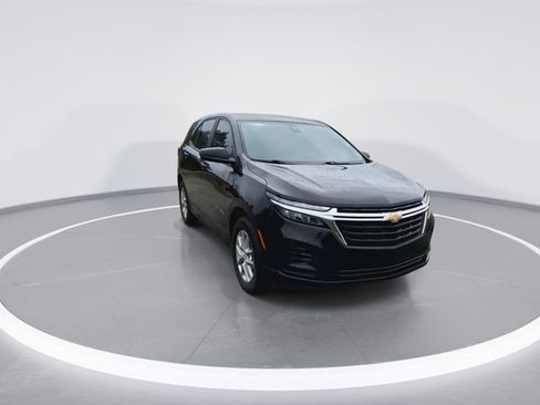 Used 2023 Chevrolet Equinox LS FWD image 2