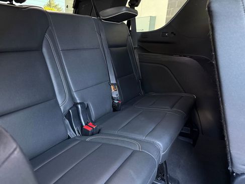 Used 2023 GMC Yukon SLT AWD/4WD image 32