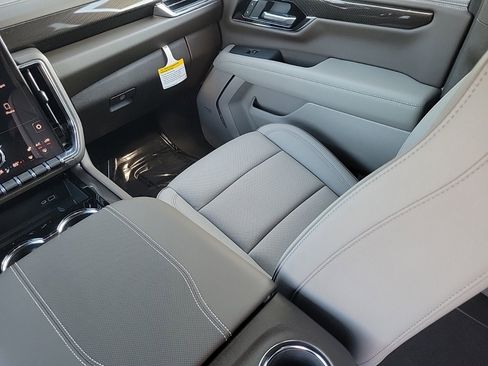 New 2026 GMC Yukon Elevation image 12